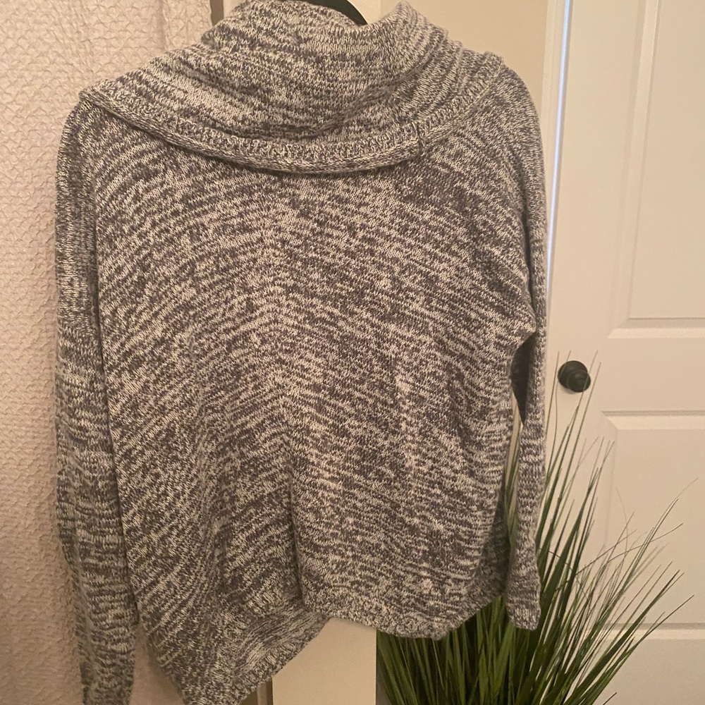 Express Sweater - Picture 3 of 3